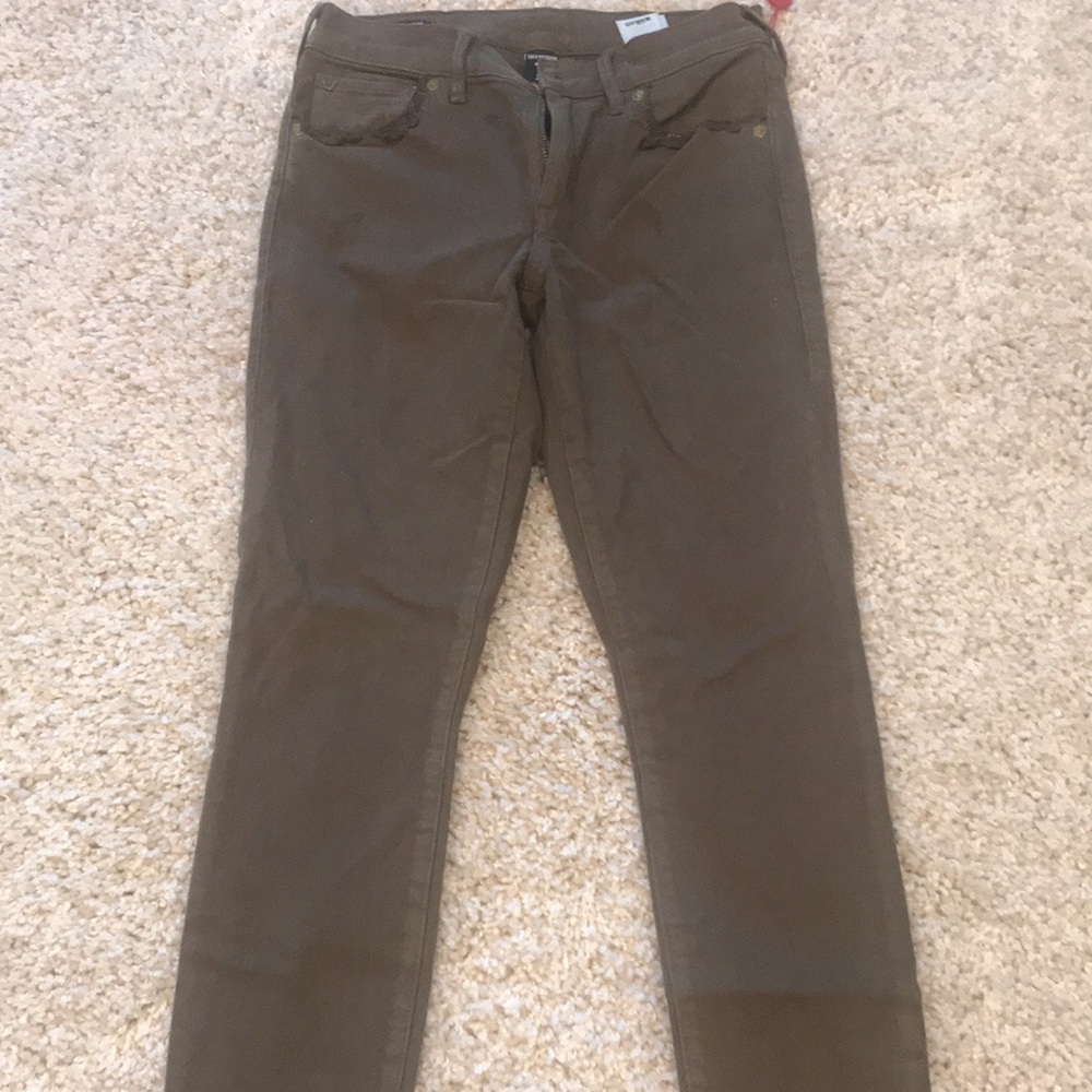 New never been worn Halle Super Skinny Crop